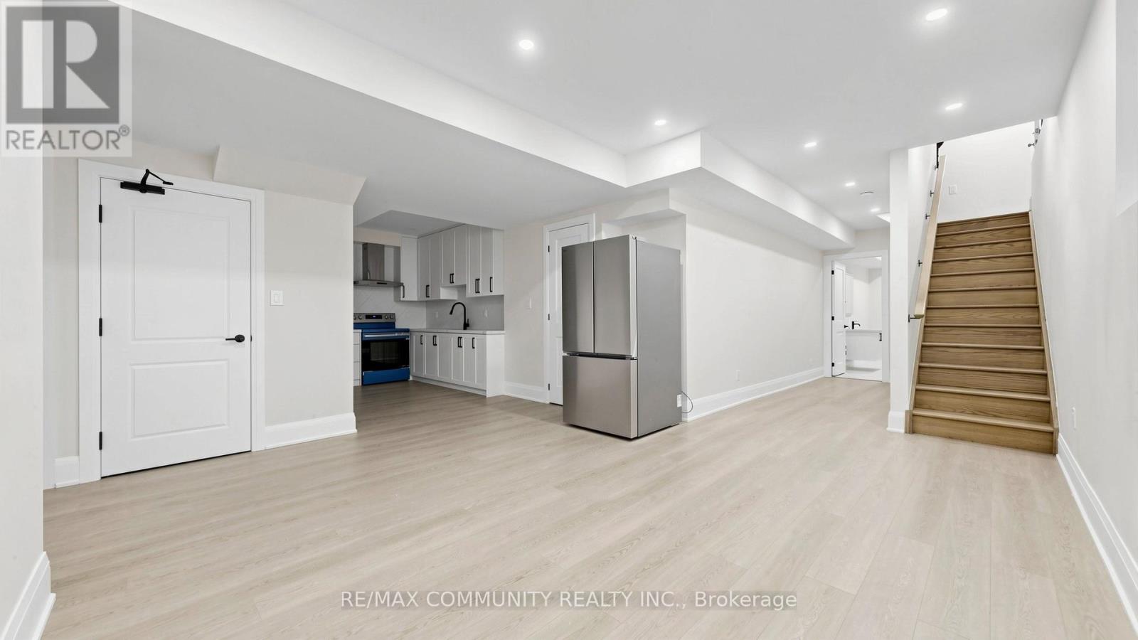 1544a Honey Locust Place, Pickering, Ontario  L1X 0P1 - Photo 4 - E12975866