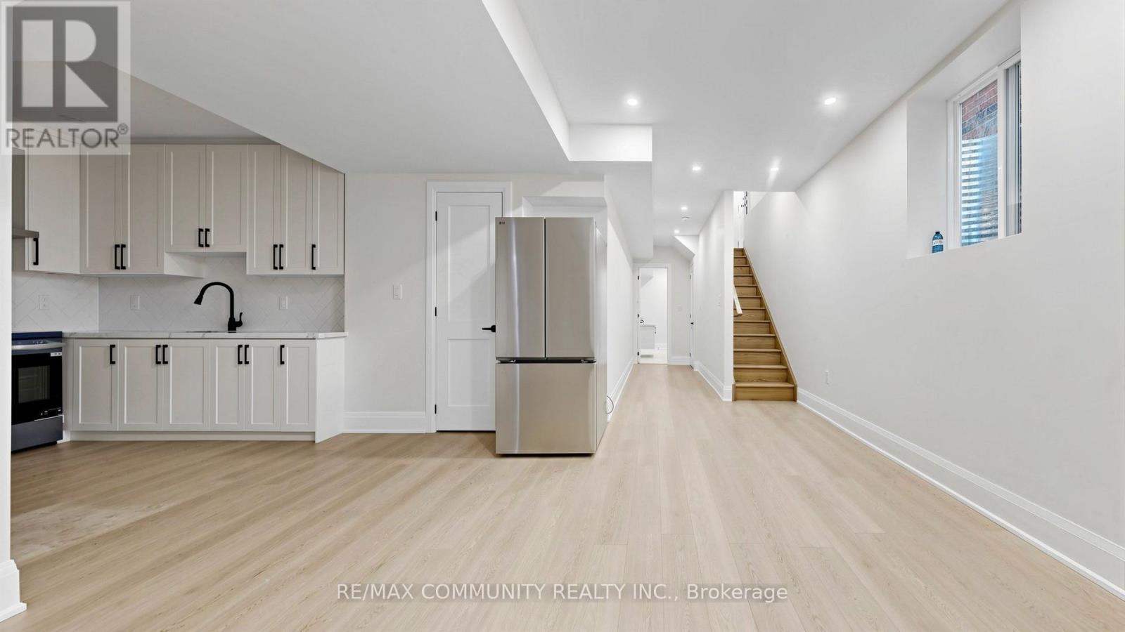 1544a Honey Locust Place, Pickering, Ontario  L1X 0P1 - Photo 5 - E12975866