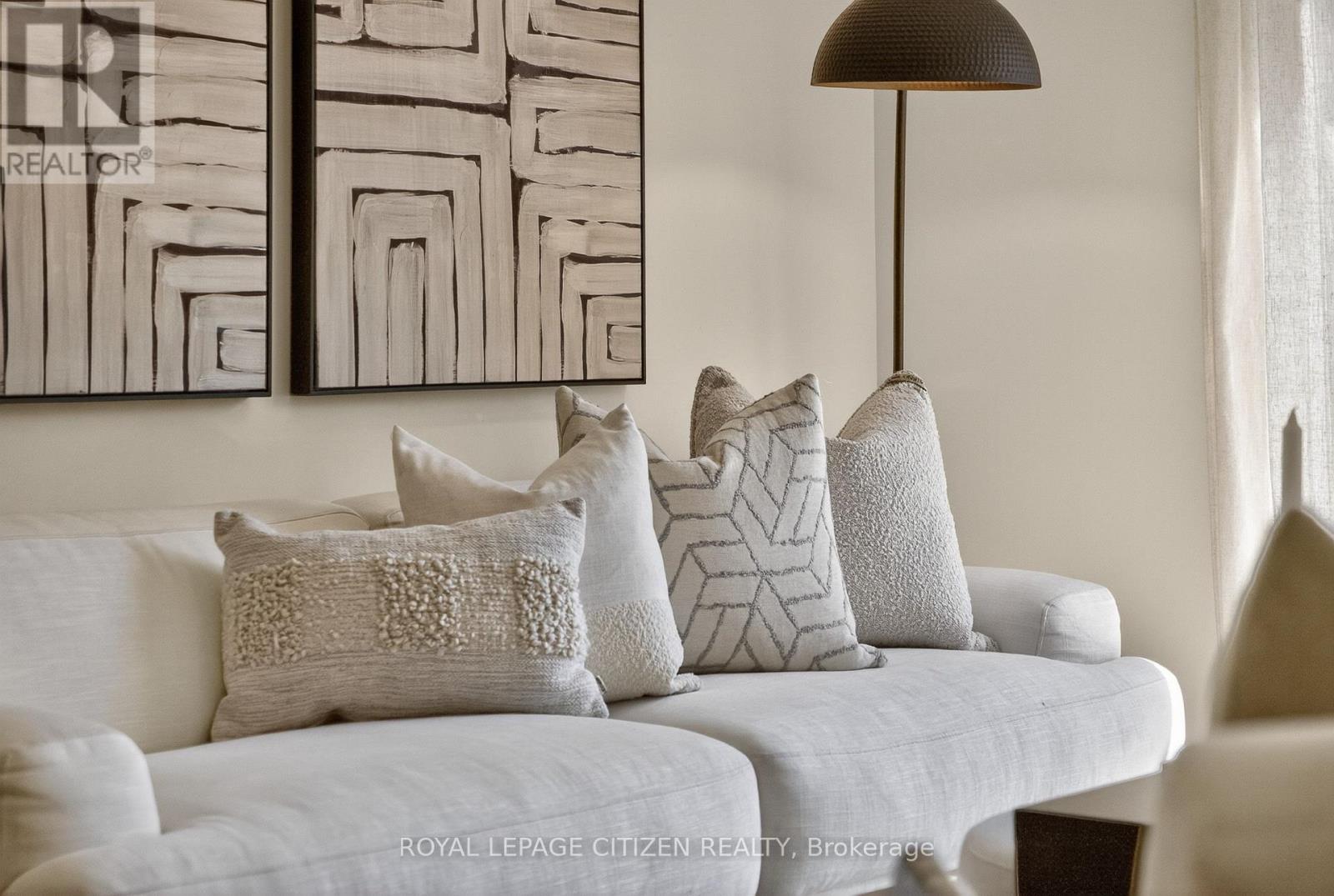 70 Wessex Drive, Whitby, Ontario  L1M 2C2 - Photo 8 - E12975938