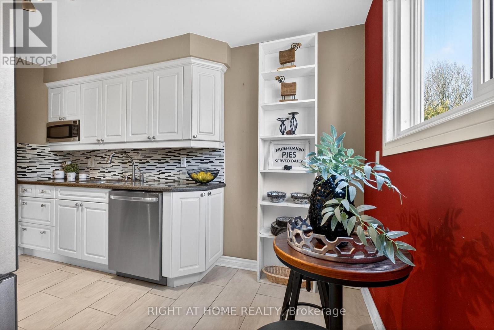 249 Lorindale Drive, Oshawa, Ontario  L1H 6X5 - Photo 7 - E12975948