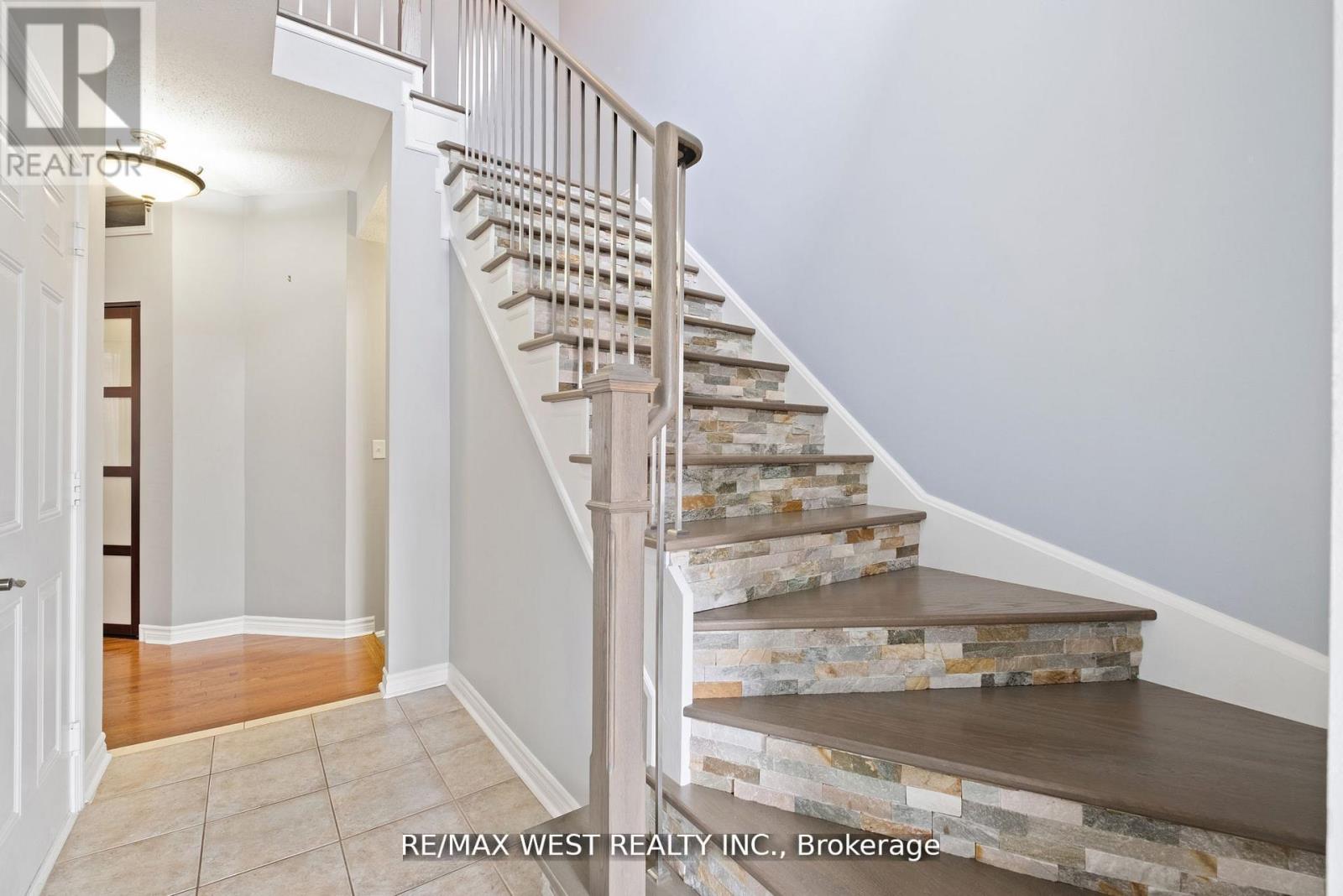 31 Buxton Lane, Clarington, Ontario  L1C 0J9 - Photo 4 - E12976028