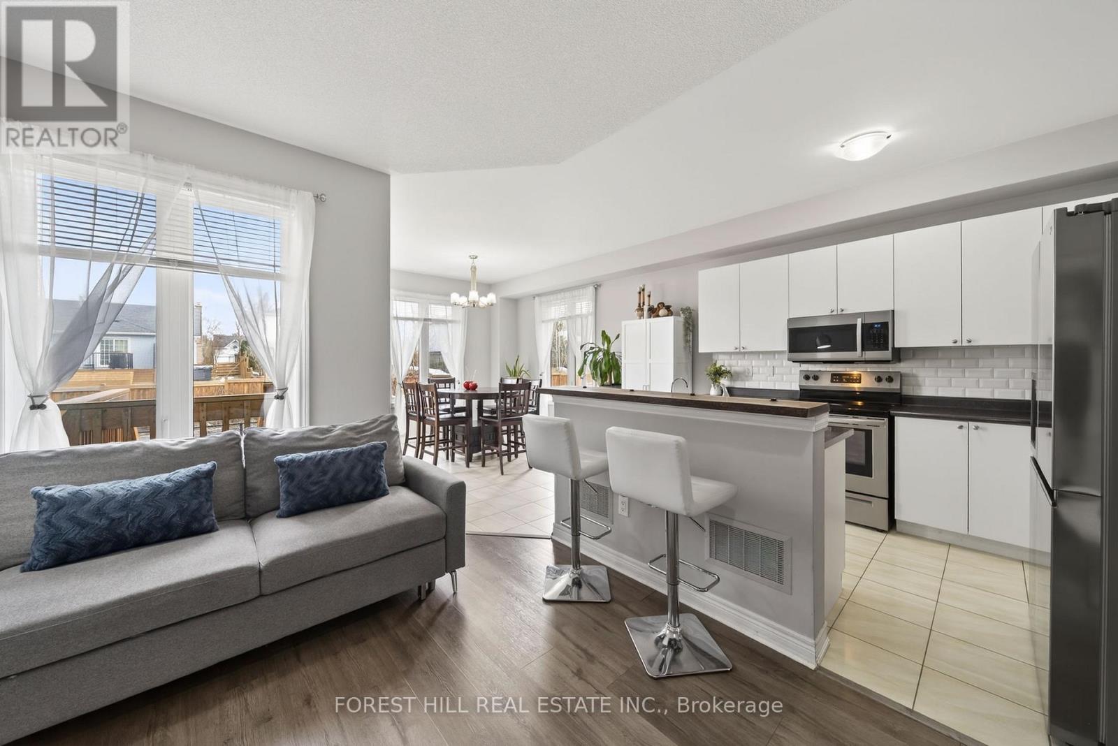 37 Greenwood Drive, Essa, Ontario  L3W 0N5 - Photo 6 - N12959824