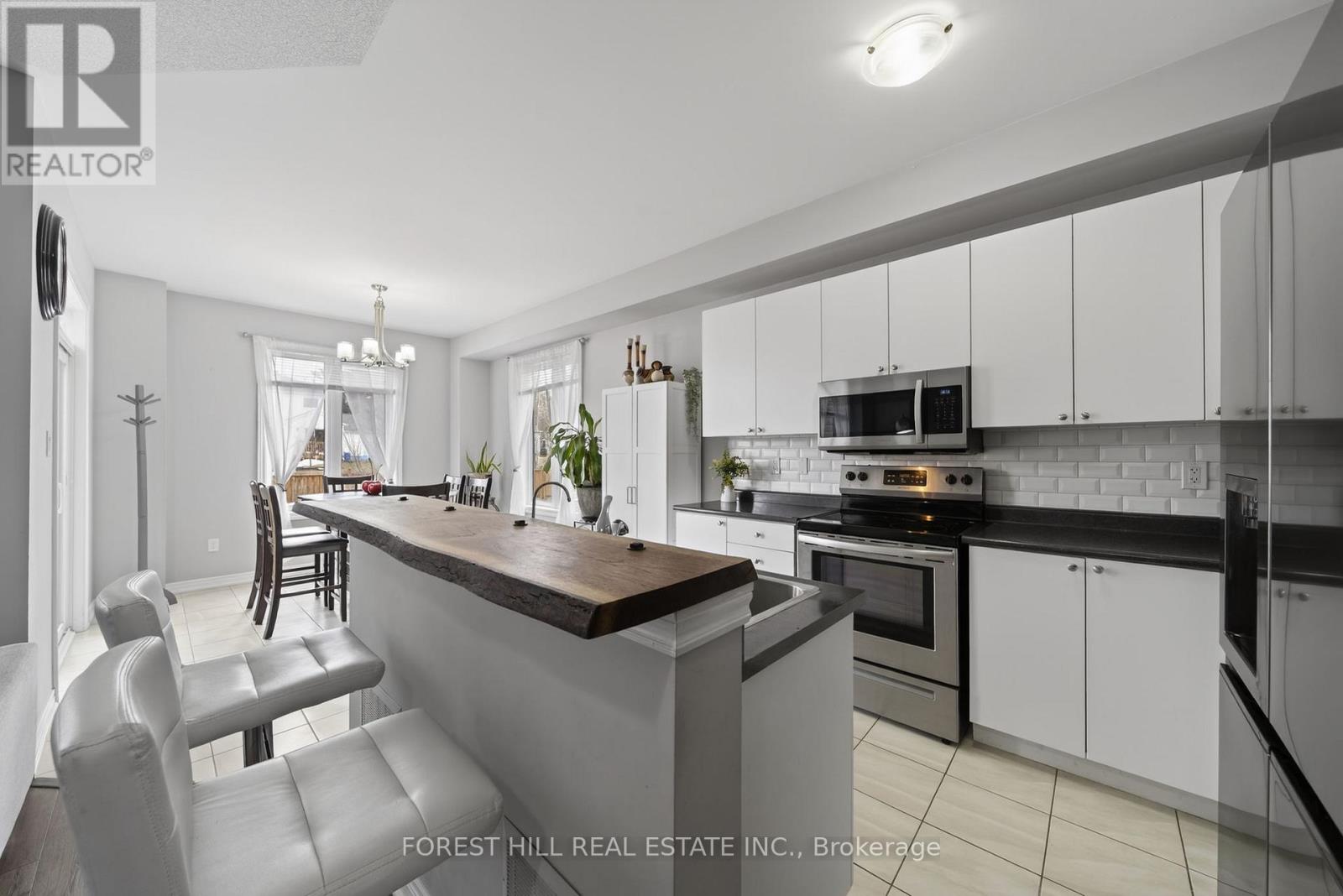 37 Greenwood Drive, Essa, Ontario  L3W 0N5 - Photo 7 - N12959824