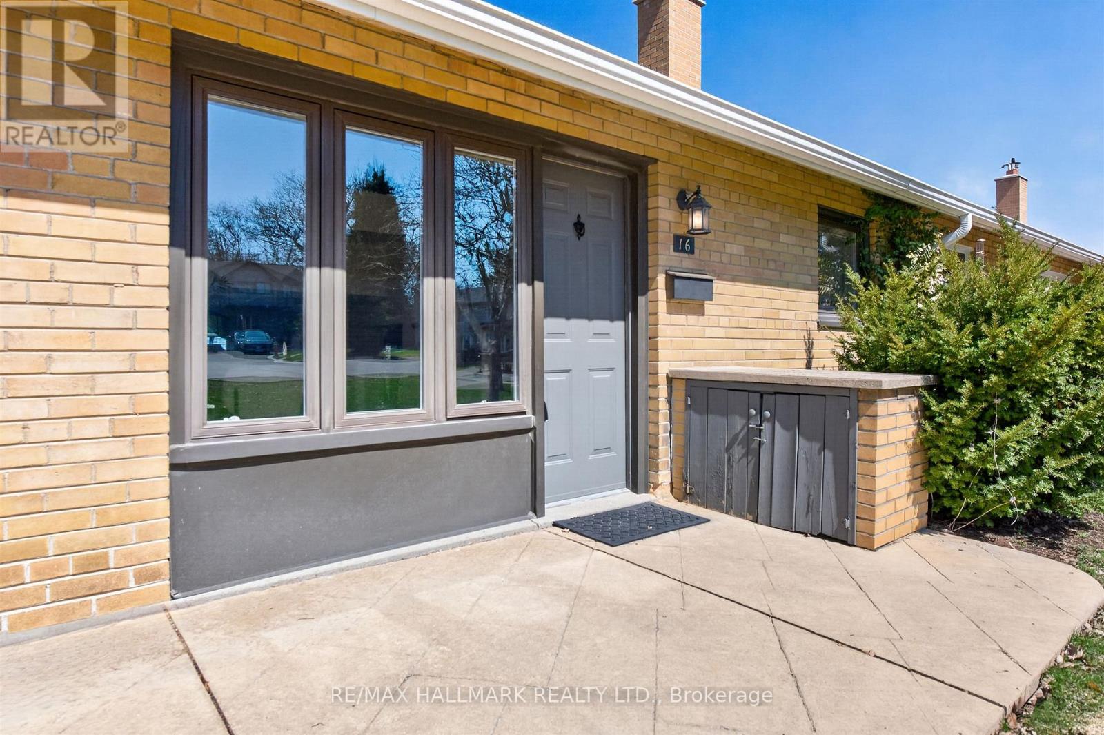 16 BURDOCK LANE, Toronto, Ontario