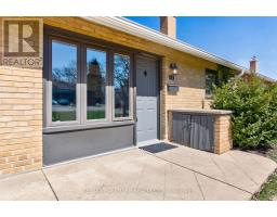 16 BURDOCK LANE, Toronto, Ontario