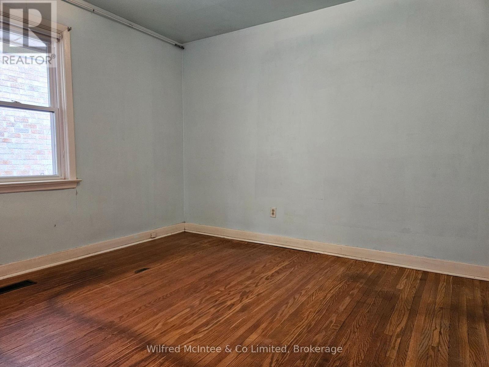 69 Haliburton Avenue, Toronto, Ontario  M9B 4Y6 - Photo 11 - W12950862