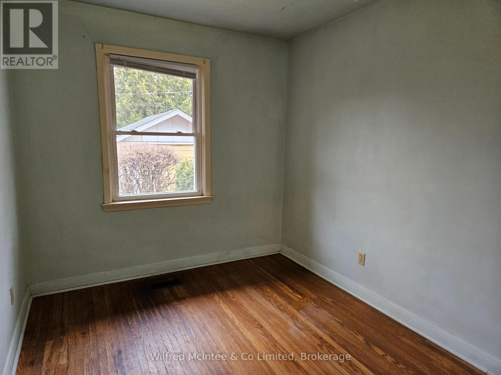 69 Haliburton Avenue, Toronto, Ontario  M9B 4Y6 - Photo 13 - W12950862