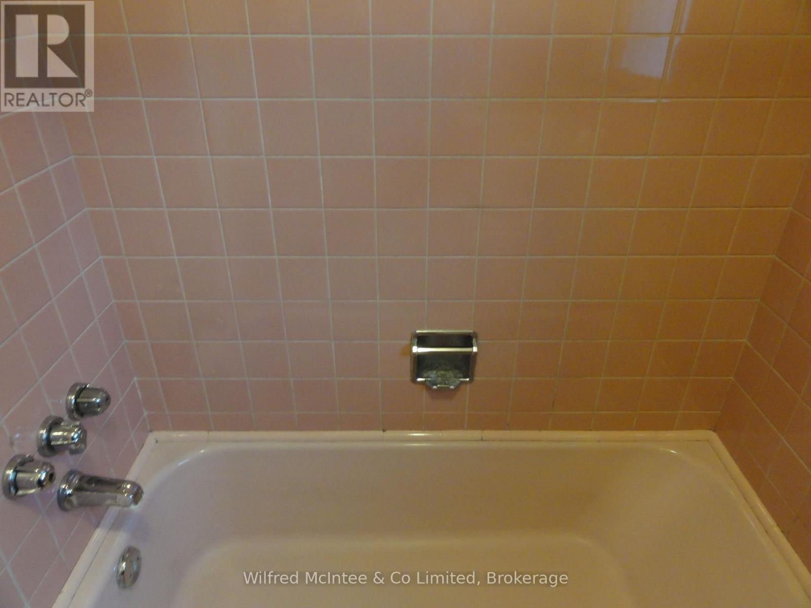 69 Haliburton Avenue, Toronto, Ontario  M9B 4Y6 - Photo 18 - W12950862