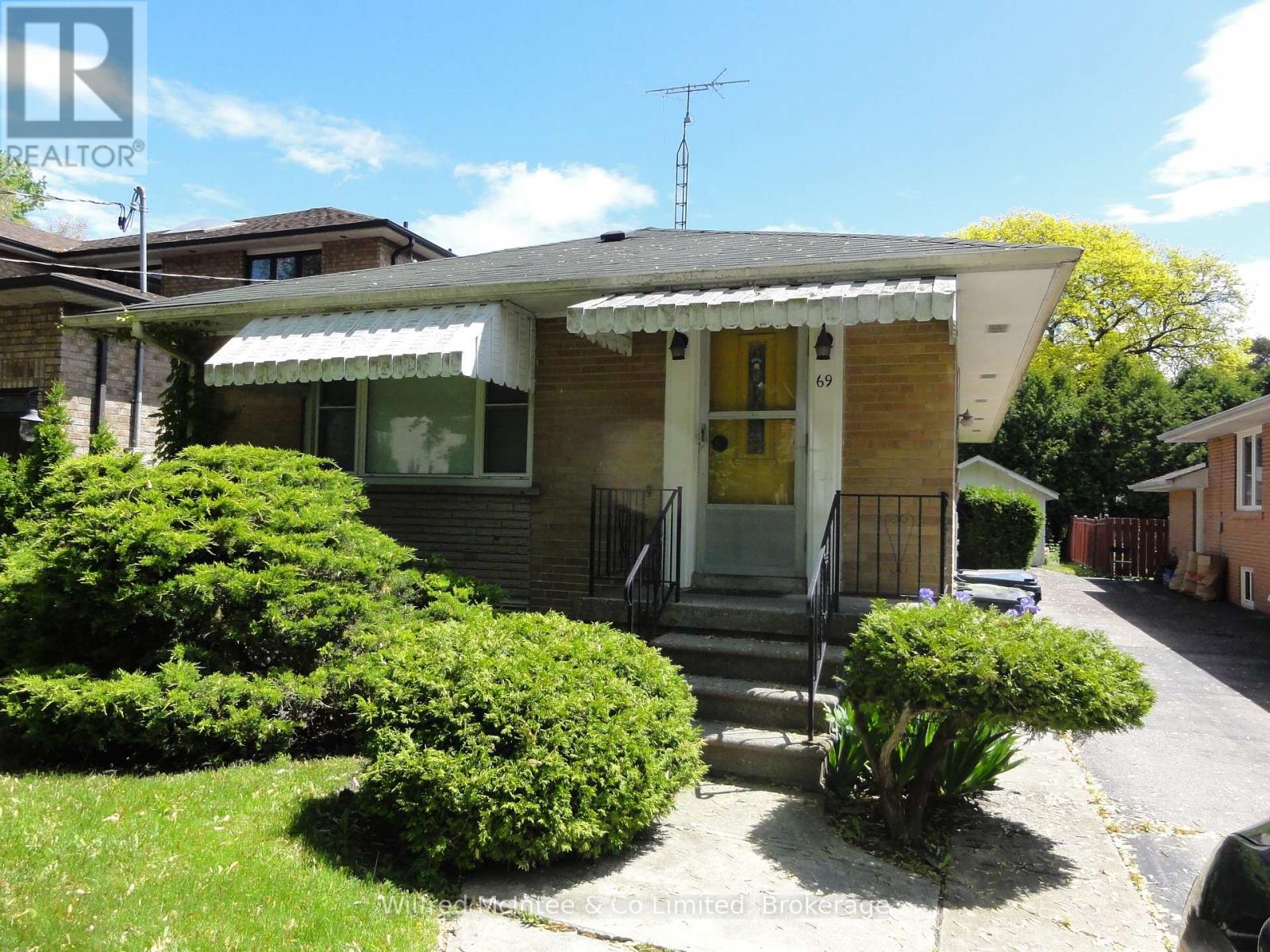 69 Haliburton Avenue, Toronto, Ontario  M9B 4Y6 - Photo 2 - W12950862