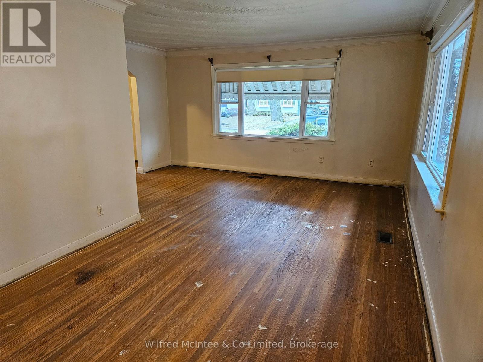 69 Haliburton Avenue, Toronto, Ontario  M9B 4Y6 - Photo 7 - W12950862