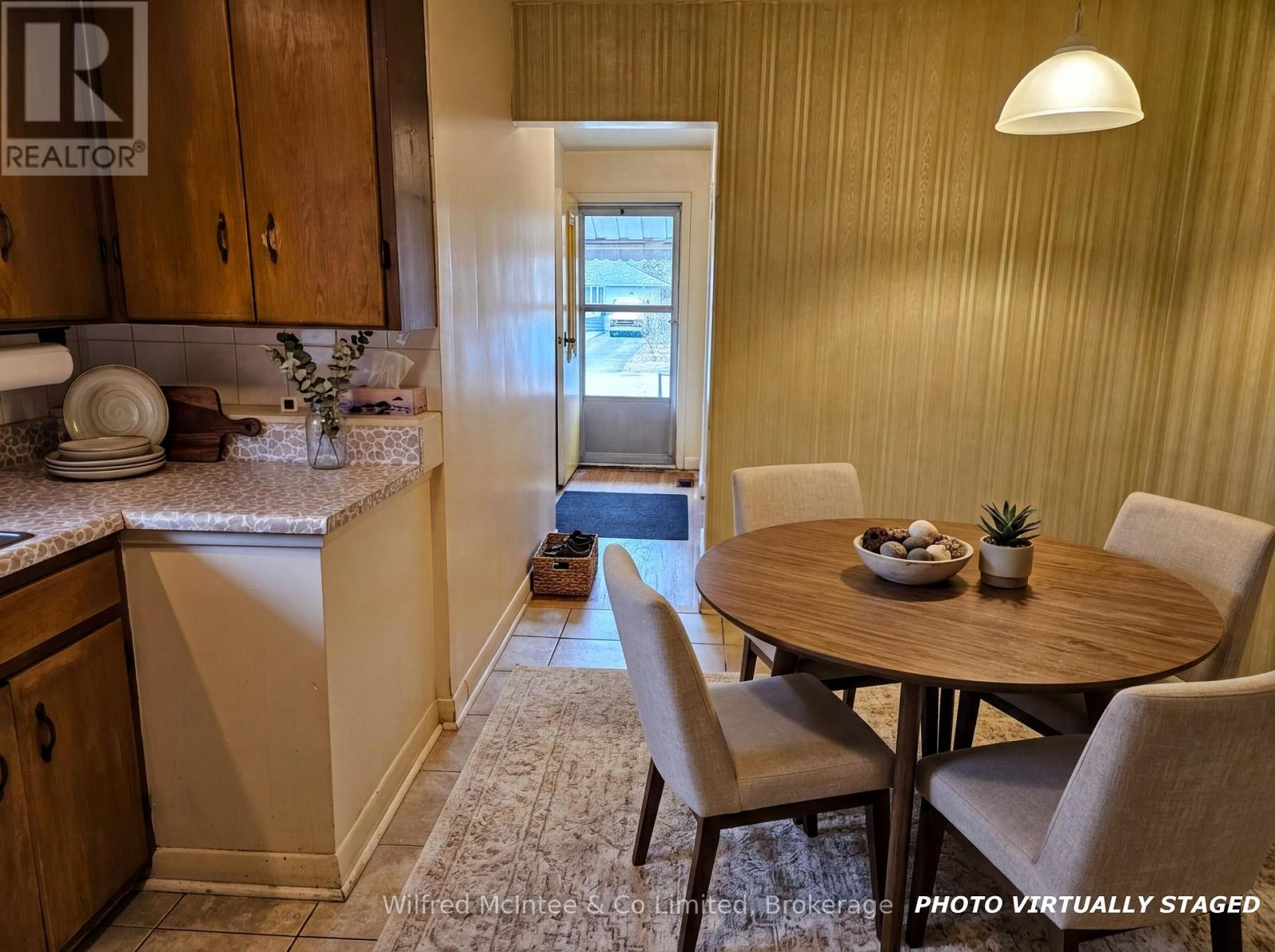 69 Haliburton Avenue, Toronto, Ontario  M9B 4Y6 - Photo 4 - W12950862