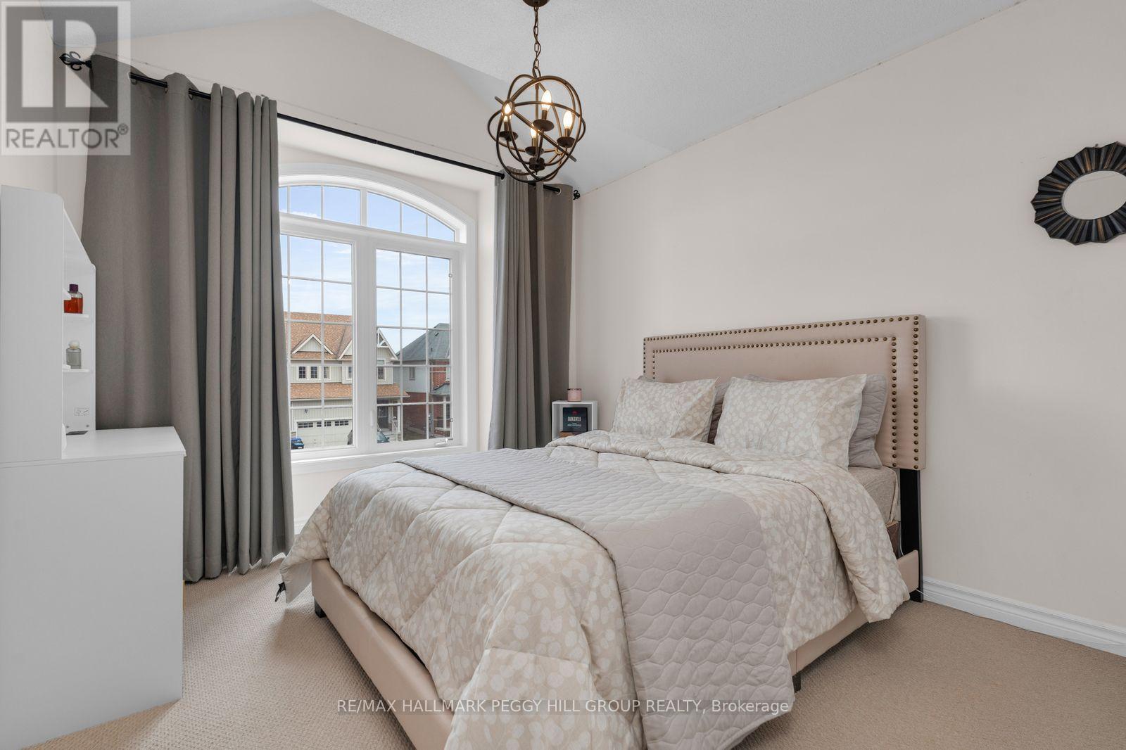 298 Greenwood Drive, Essa, Ontario  L3W 0E8 - Photo 11 - N12975906