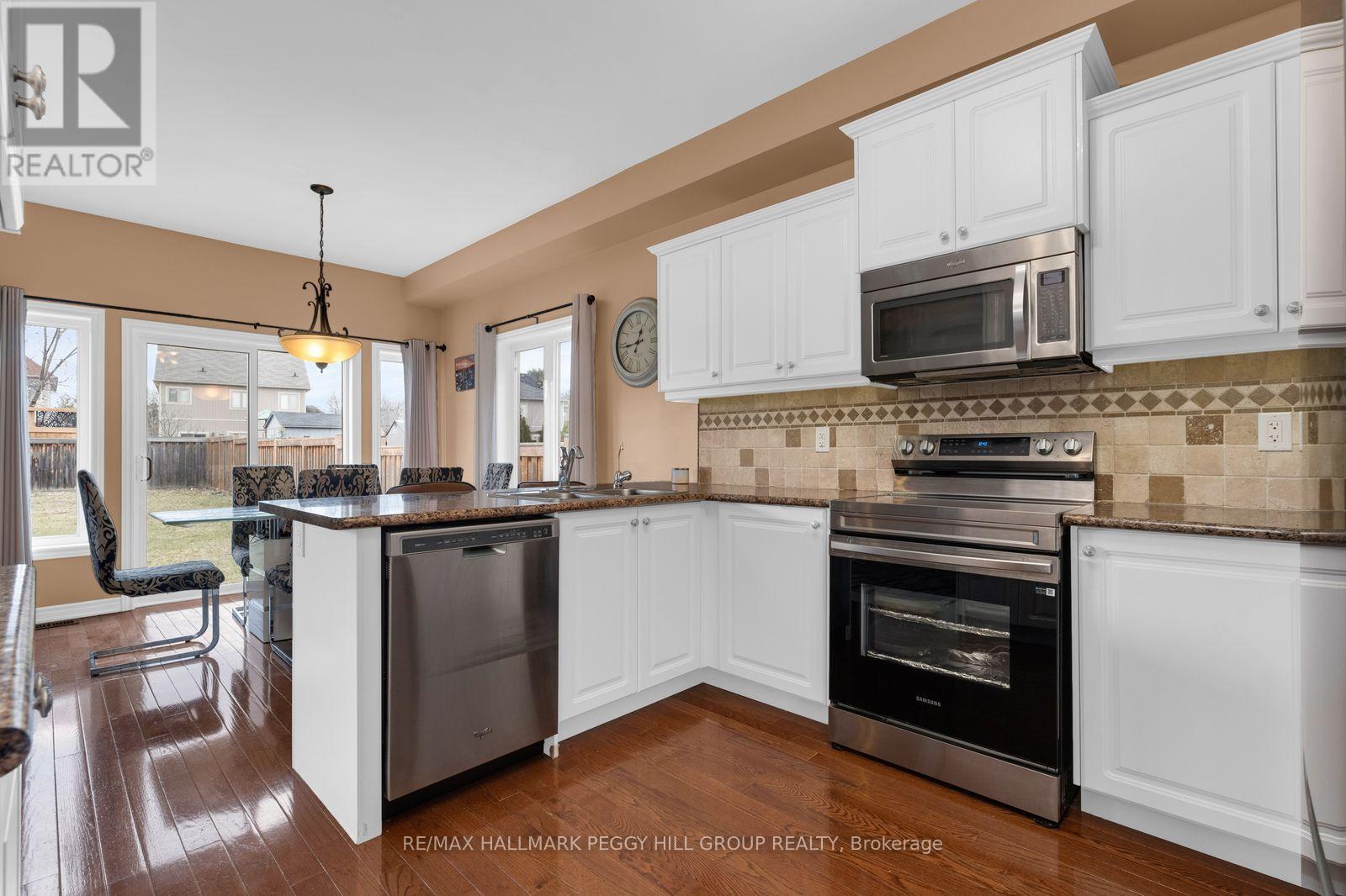 298 Greenwood Drive, Essa, Ontario  L3W 0E8 - Photo 5 - N12975906