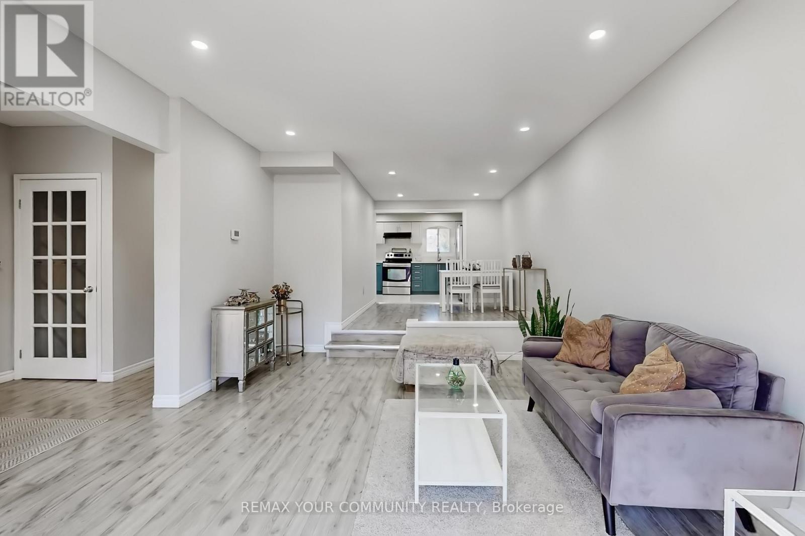 16 - 72 Ashglen Way, Markham, Ontario  L3R 3A7 - Photo 12 - N12975928