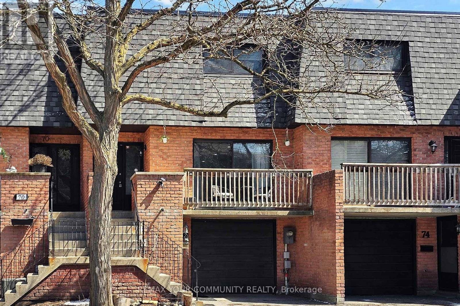 16 - 72 Ashglen Way, Markham, Ontario  L3R 3A7 - Photo 2 - N12975928