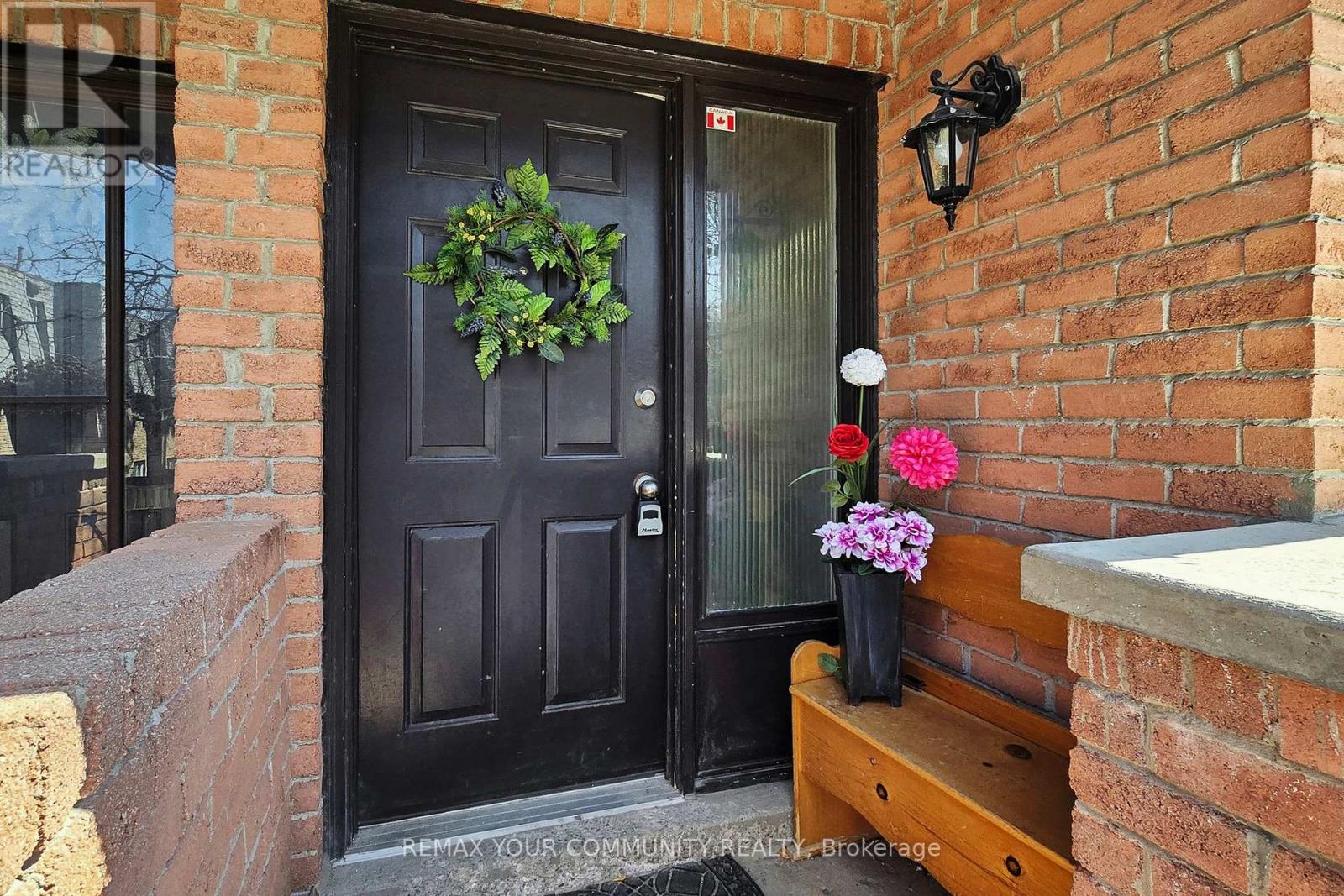 16 - 72 Ashglen Way, Markham, Ontario  L3R 3A7 - Photo 4 - N12975928