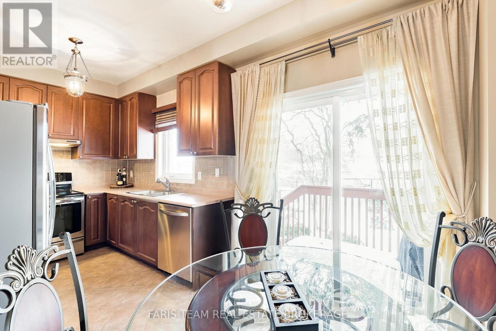 272 Tom Taylor Crescent, Newmarket, Ontario  L3X 3E8 - Photo 4 - N12975970