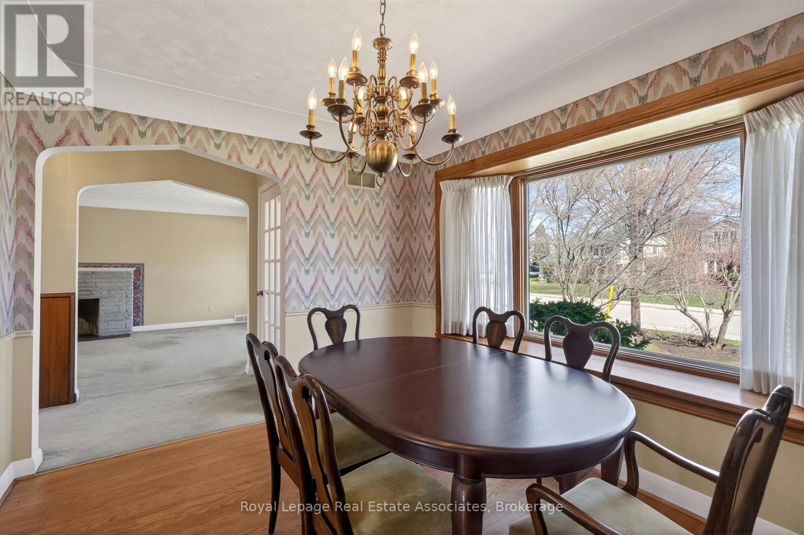 2079 Deyncourt Drive, Burlington, Ontario  L7R 1W2 - Photo 10 - W12975290