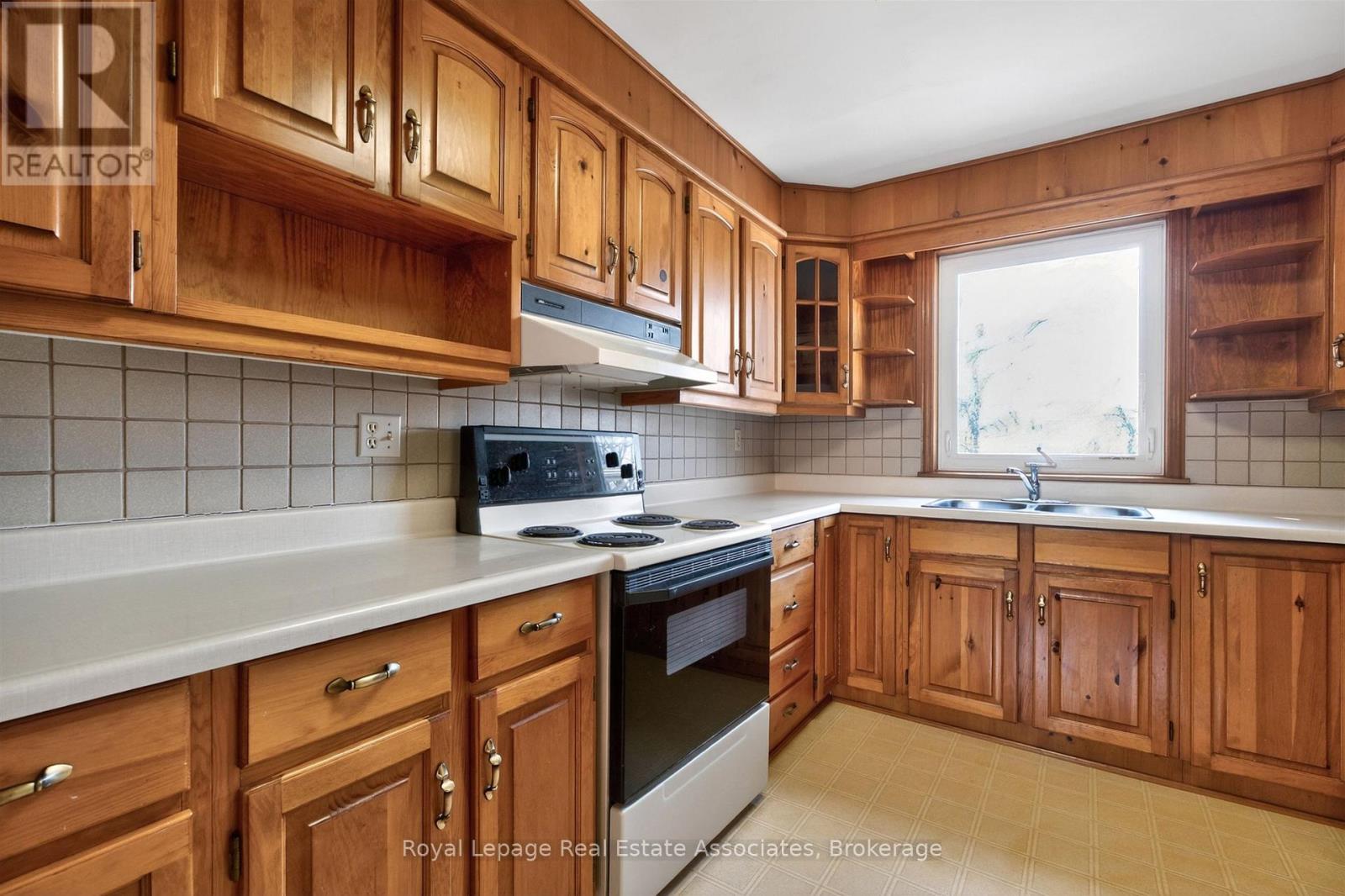 2079 Deyncourt Drive, Burlington, Ontario  L7R 1W2 - Photo 12 - W12975290