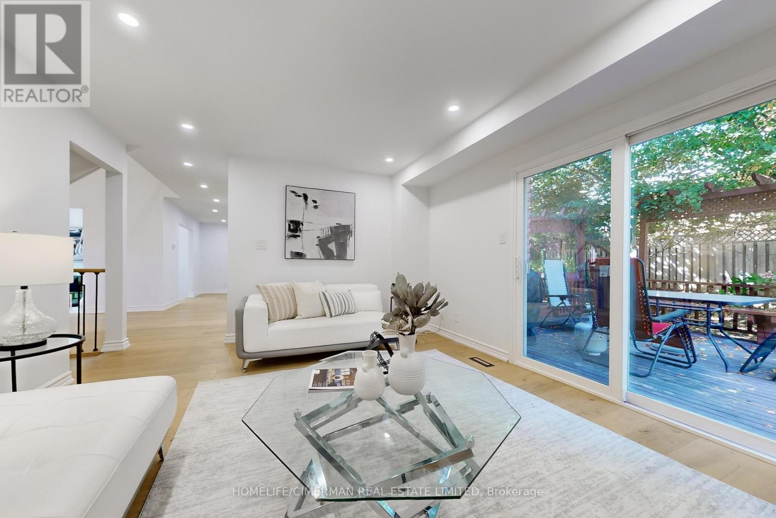 14 Laurwood Court, Aurora, Ontario  L4G 5C2 - Photo 14 - N12976010