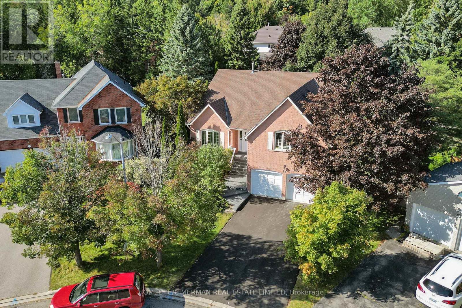 14 Laurwood Court, Aurora, Ontario  L4G 5C2 - Photo 4 - N12976010