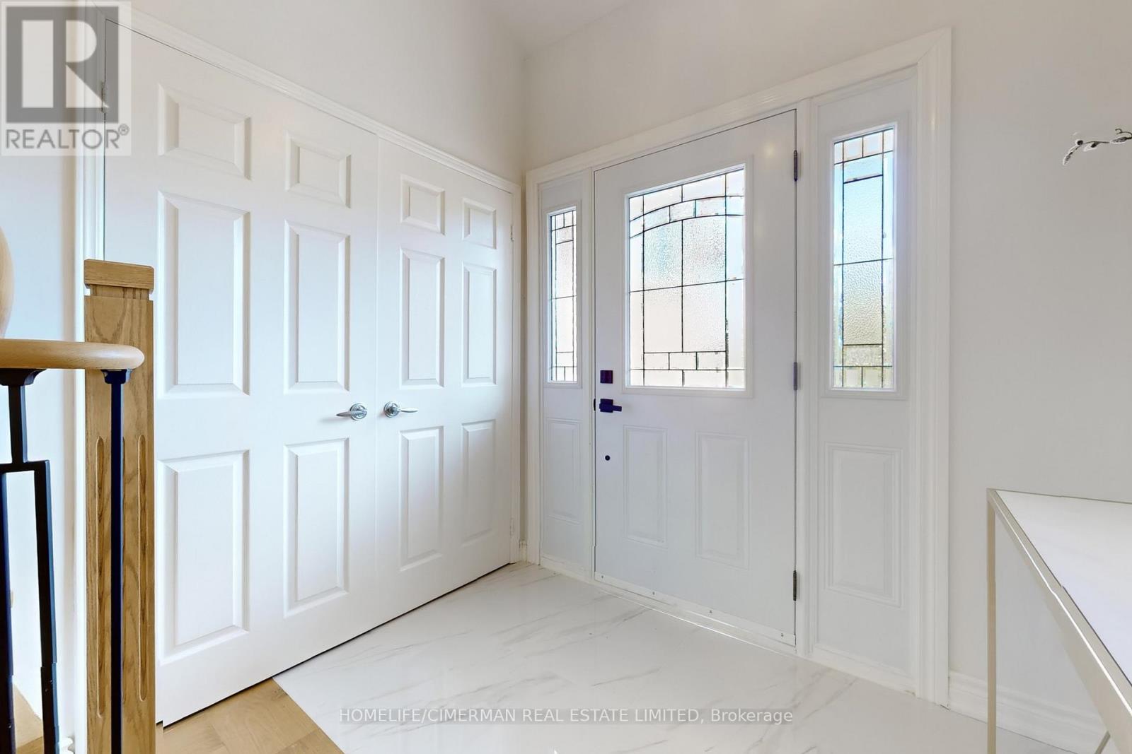 14 Laurwood Court, Aurora, Ontario  L4G 5C2 - Photo 5 - N12976010