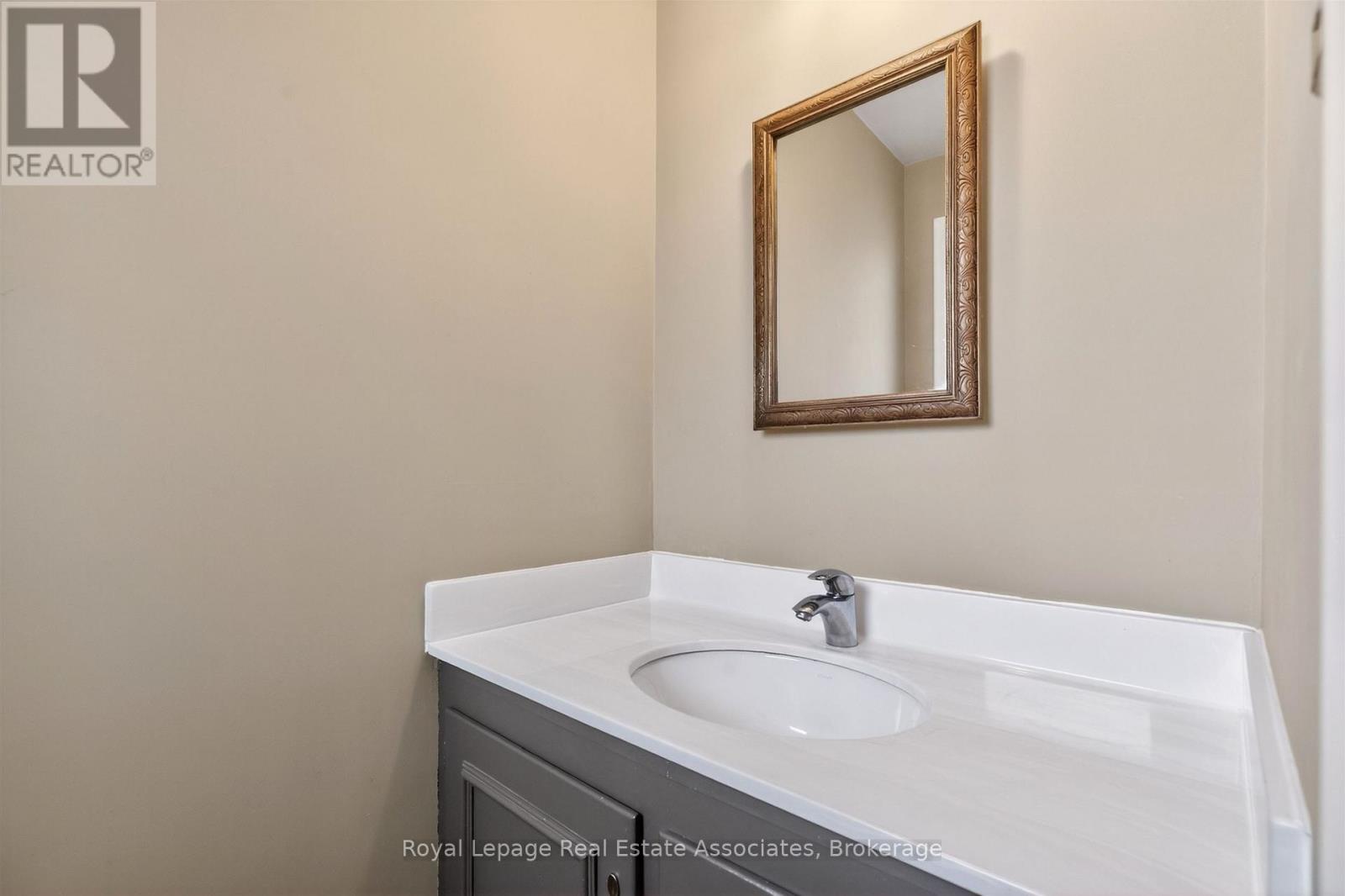 2079 Deyncourt Drive, Burlington, Ontario  L7R 1W2 - Photo 18 - W12975290