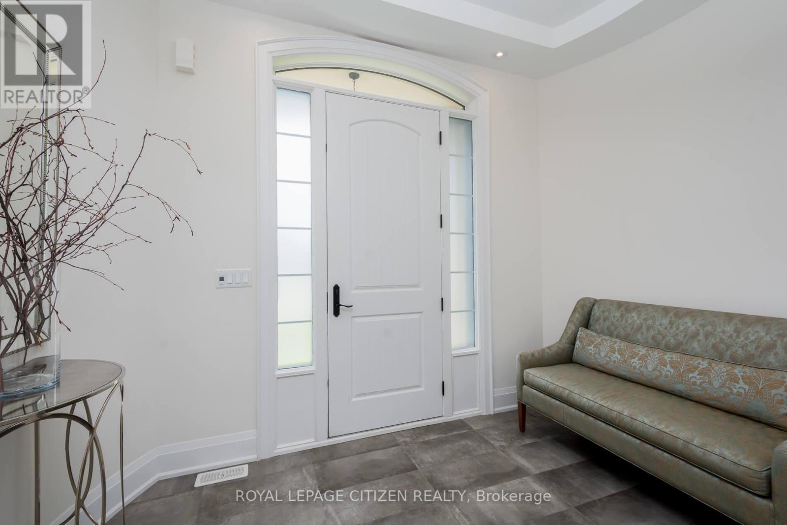 49 Mary Natasha Court, Vaughan, Ontario  L4H 4N6 - Photo 4 - N12976096