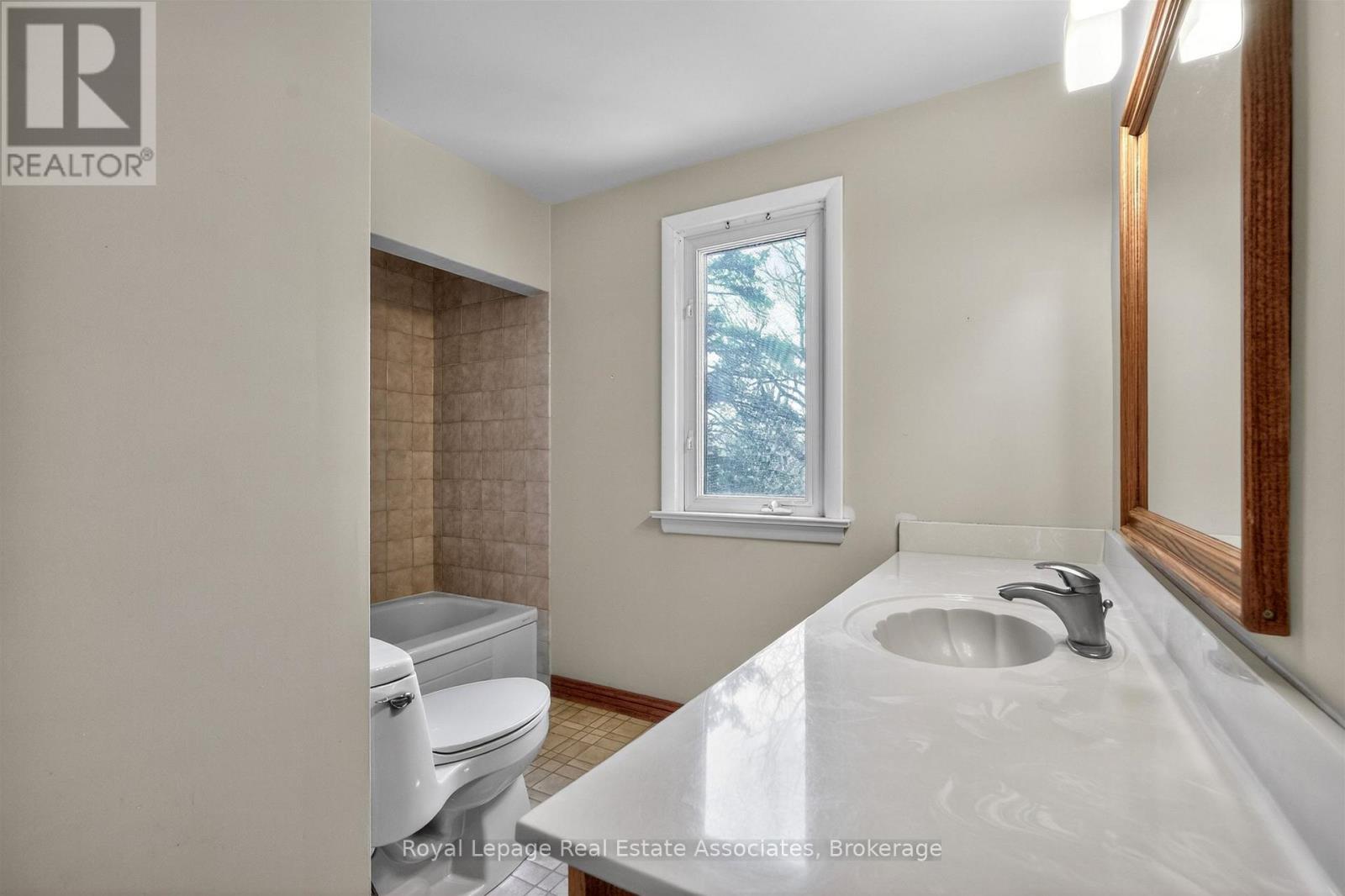 2079 Deyncourt Drive, Burlington, Ontario  L7R 1W2 - Photo 24 - W12975290