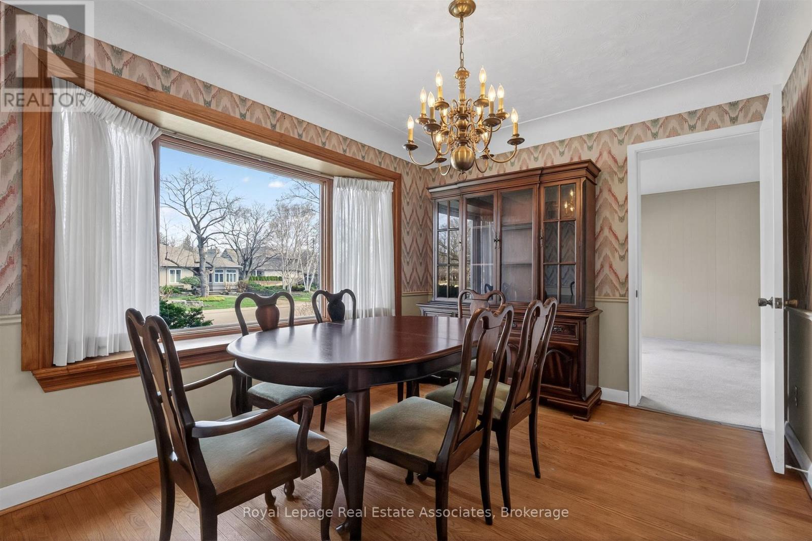 2079 Deyncourt Drive, Burlington, Ontario  L7R 1W2 - Photo 9 - W12975290