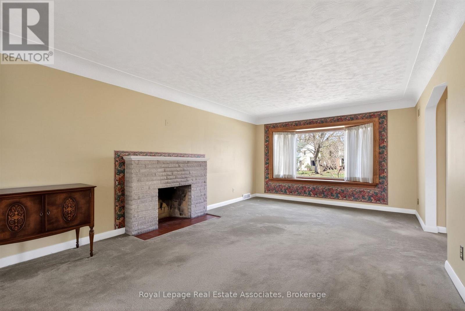 2079 Deyncourt Drive, Burlington, Ontario  L7R 1W2 - Photo 7 - W12975290