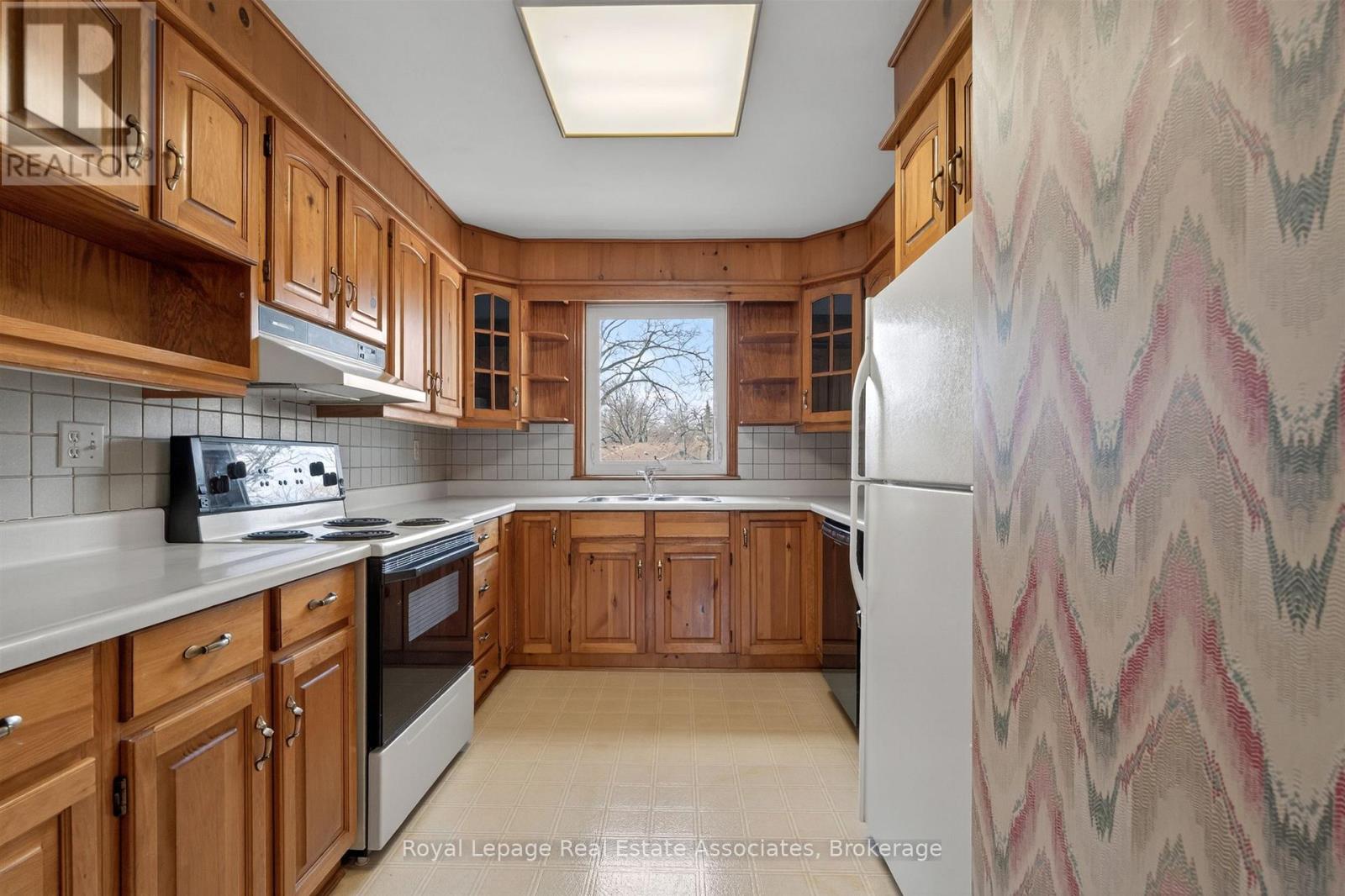 2079 Deyncourt Drive, Burlington, Ontario  L7R 1W2 - Photo 11 - W12975290