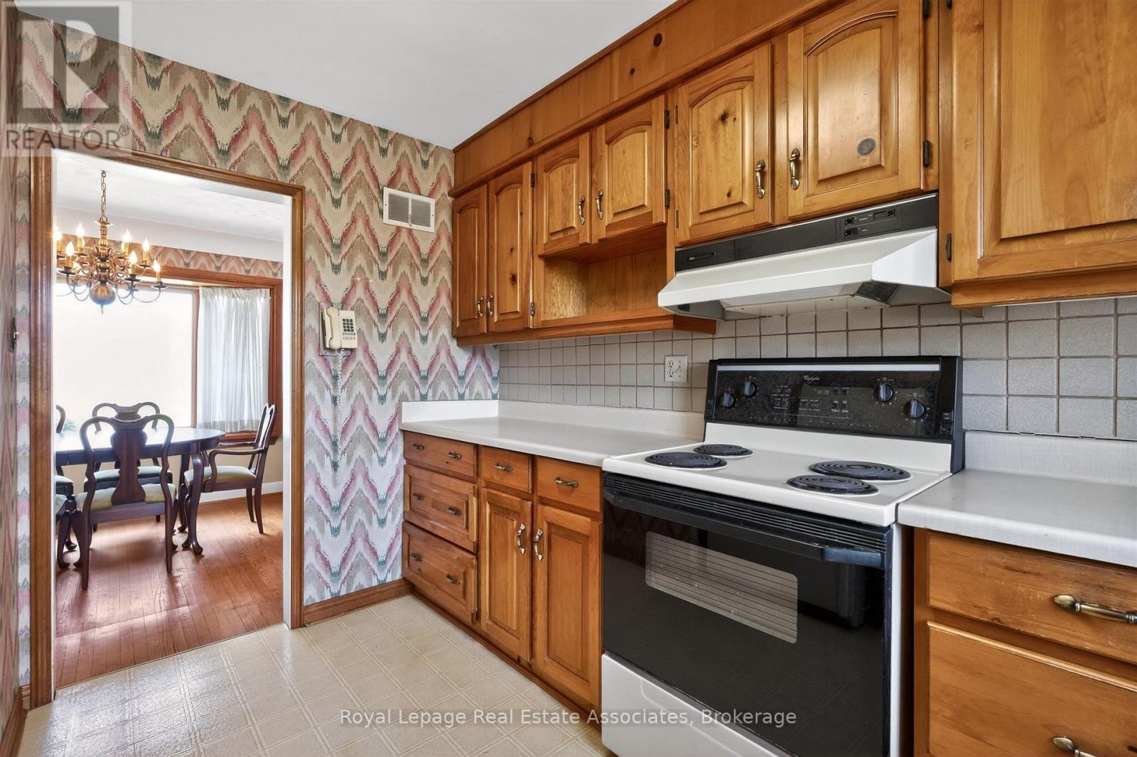 2079 Deyncourt Drive, Burlington, Ontario  L7R 1W2 - Photo 13 - W12975290