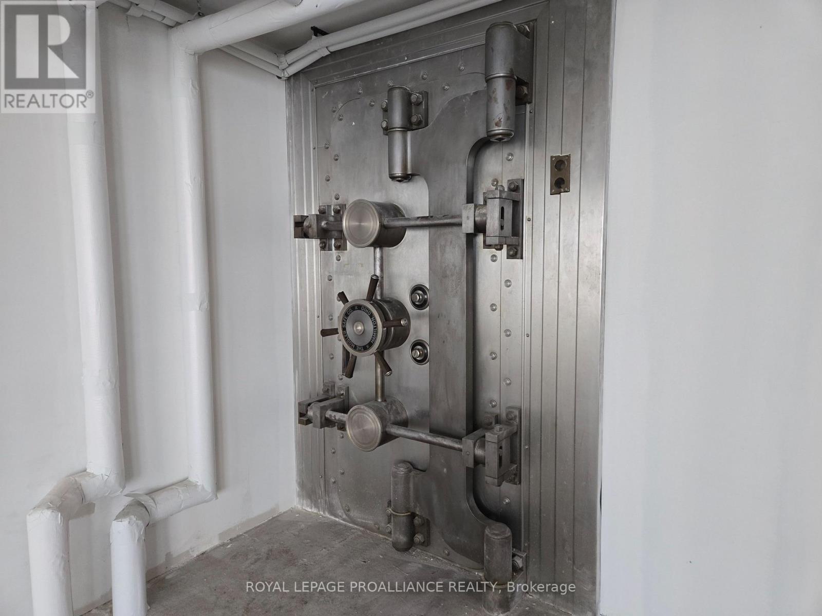 241 Front Street, Belleville, Ontario  K8N 2Z6 - Photo 15 - X12969206