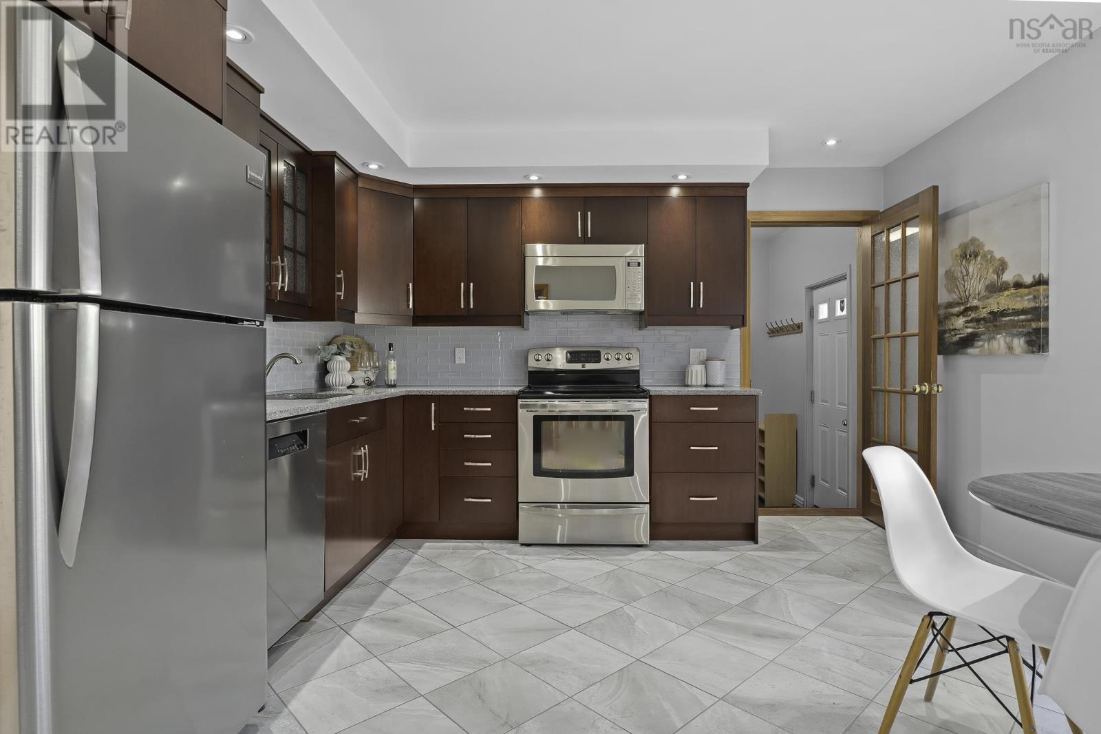 981 Beaufort Avenue, Halifax, Nova Scotia  B3H 3X9 - Photo 8 - 202606790