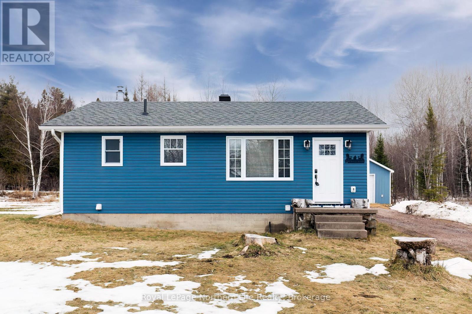 300 Yonge Street, Bonfield, Ontario  P0H 1E0 - Photo 2 - X12976140