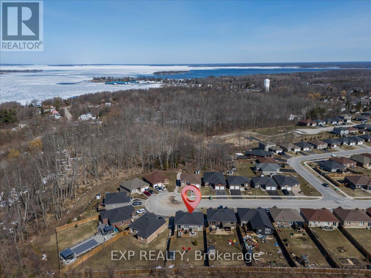 51 Hunter Avenue, Tay, Ontario  L0K 2A0 - Photo 2 - S12975932