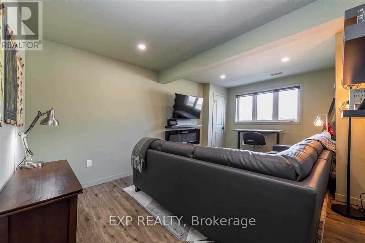 51 Hunter Avenue, Tay, Ontario  L0K 2A0 - Photo 28 - S12975932