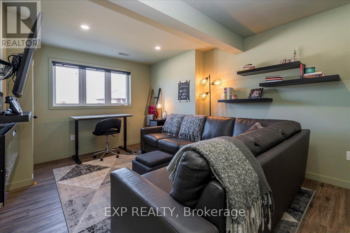 51 Hunter Avenue, Tay, Ontario  L0K 2A0 - Photo 29 - S12975932