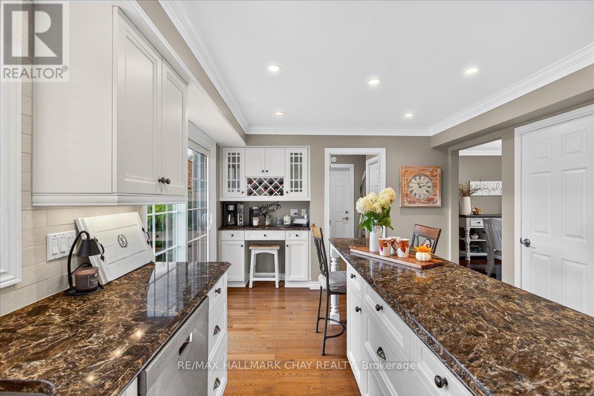 35 Howard Drive, Oro-Medonte, Ontario  L0L 2E0 - Photo 15 - S12976044