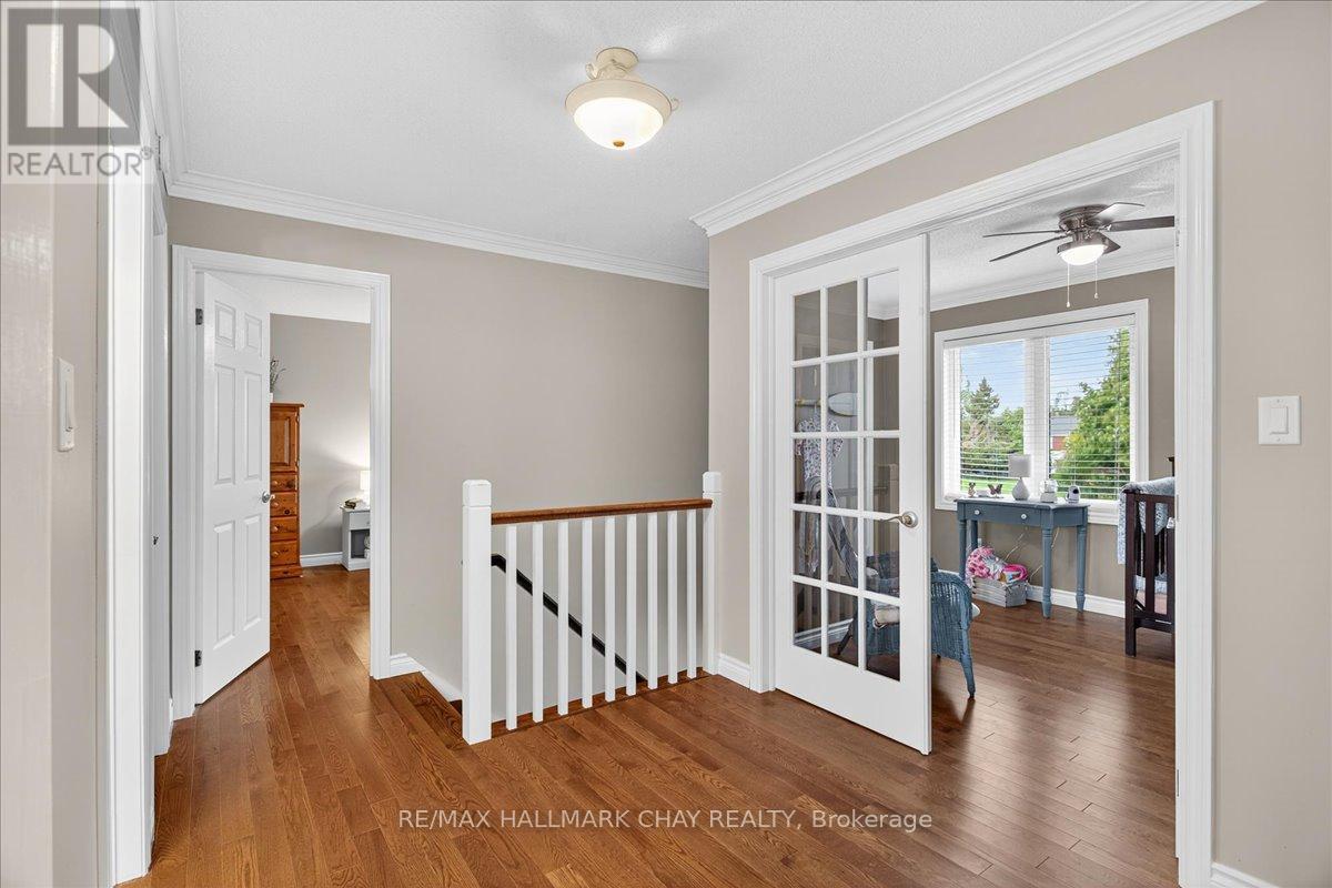 35 Howard Drive, Oro-Medonte, Ontario  L0L 2E0 - Photo 22 - S12976044