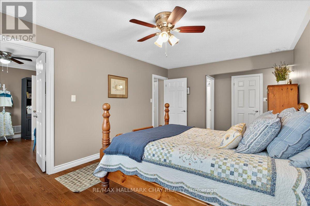 35 Howard Drive, Oro-Medonte, Ontario  L0L 2E0 - Photo 24 - S12976044