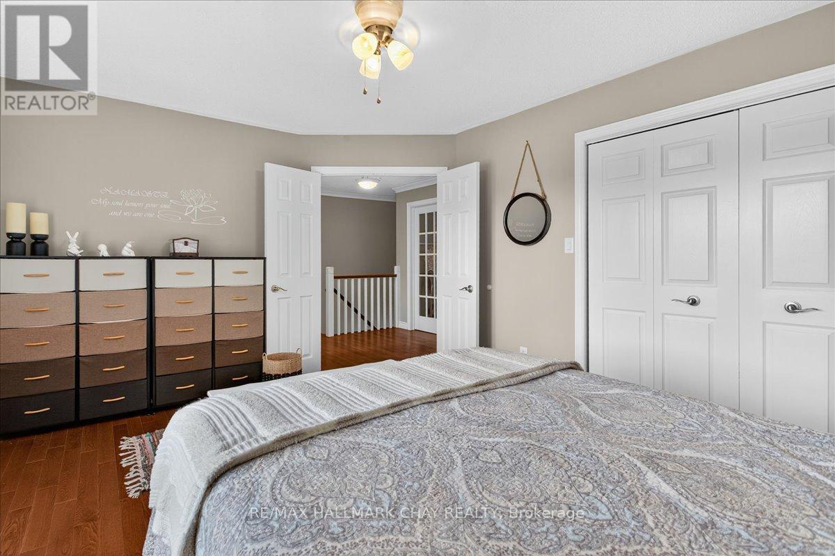 35 Howard Drive, Oro-Medonte, Ontario  L0L 2E0 - Photo 32 - S12976044