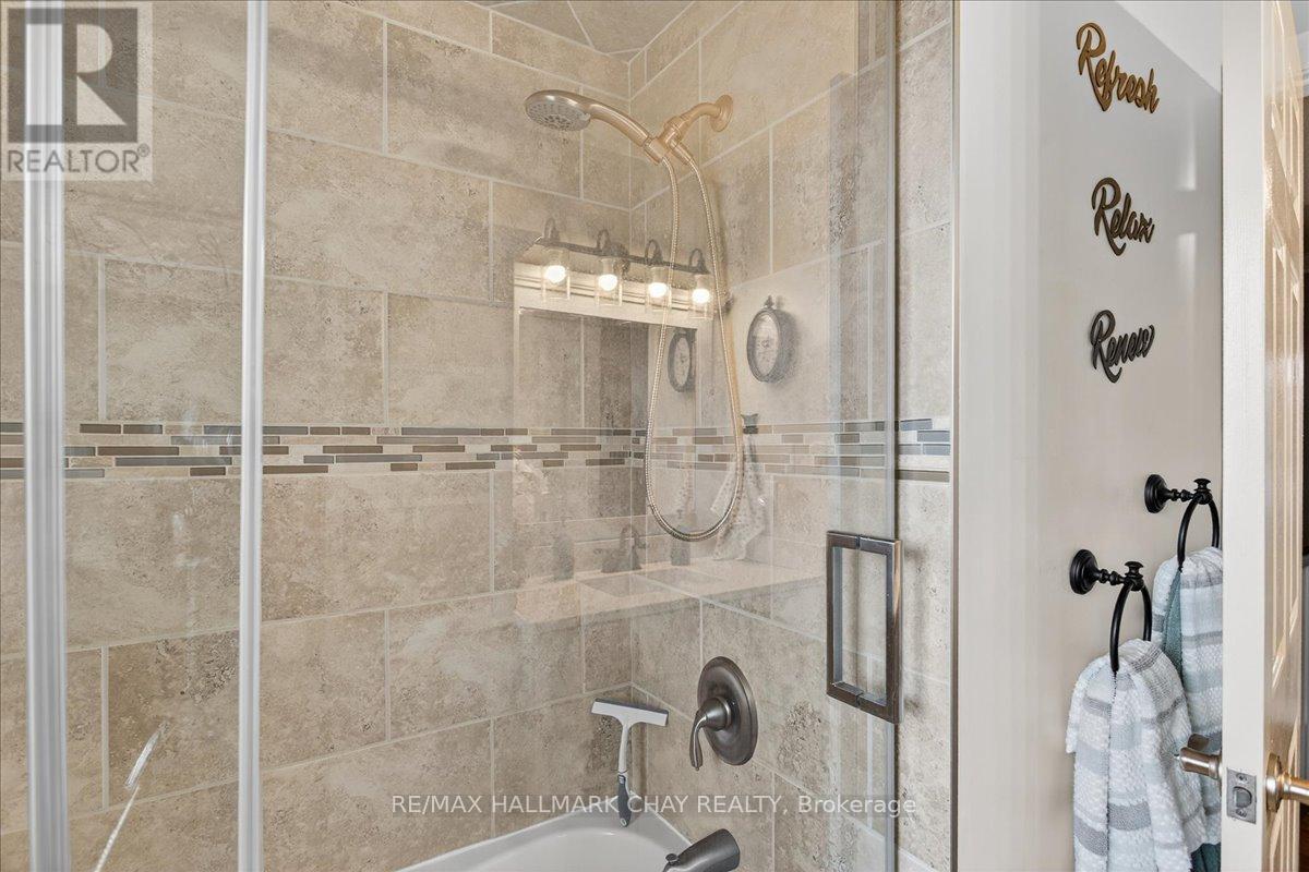 35 Howard Drive, Oro-Medonte, Ontario  L0L 2E0 - Photo 34 - S12976044