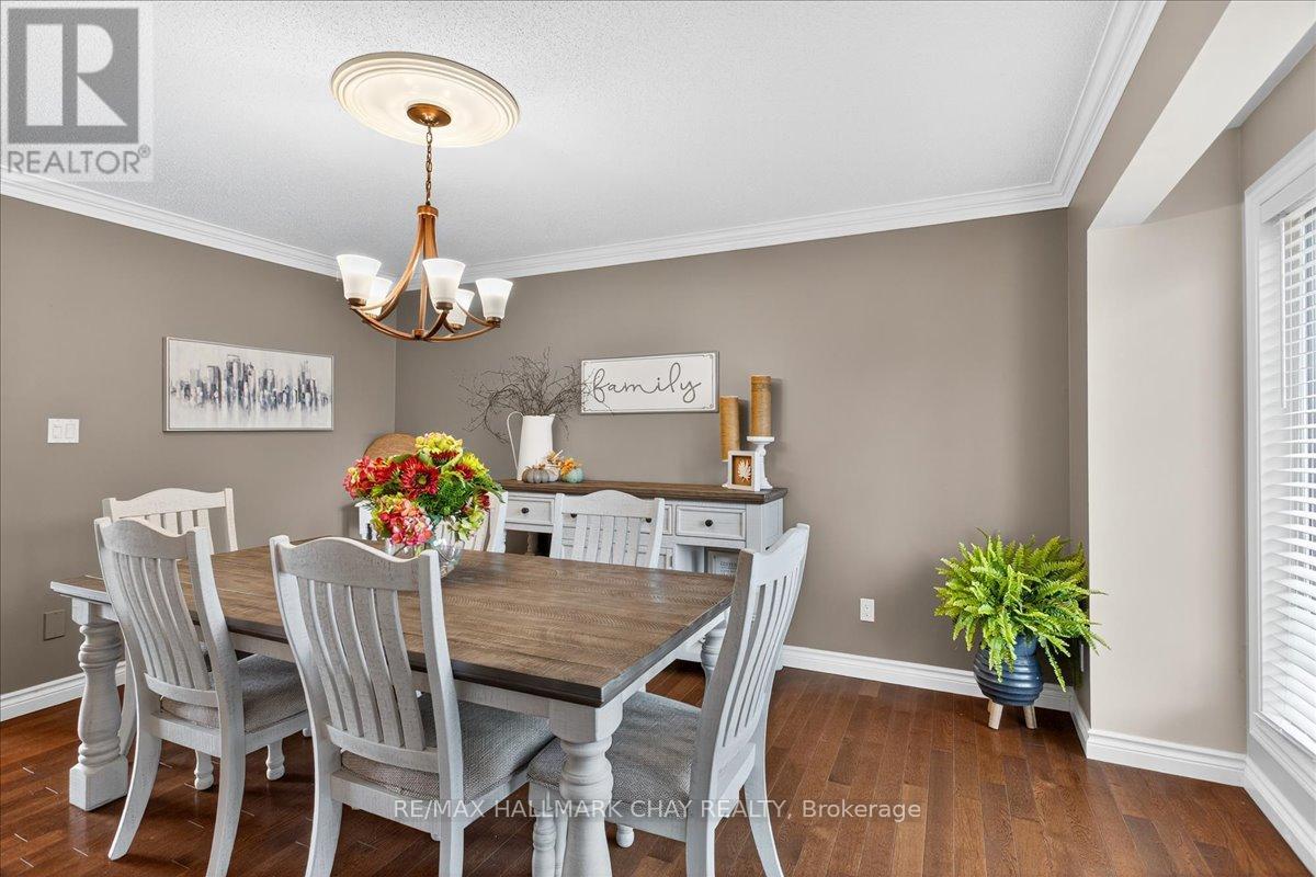 35 Howard Drive, Oro-Medonte, Ontario  L0L 2E0 - Photo 7 - S12976044