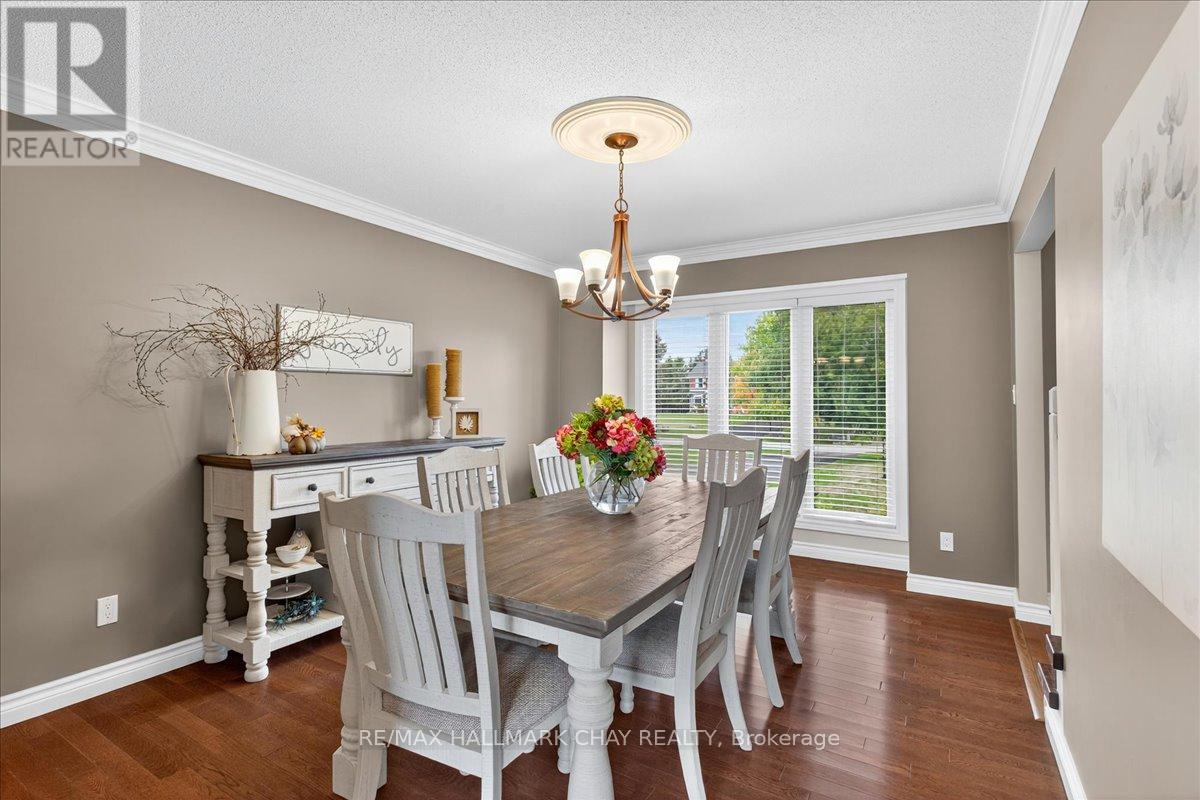 35 Howard Drive, Oro-Medonte, Ontario  L0L 2E0 - Photo 9 - S12976044