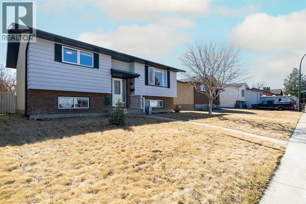 25 Seven Persons Crescent Sw, Medicine Hat, Alberta  T1B 2A6 - Photo 2 - A2295812