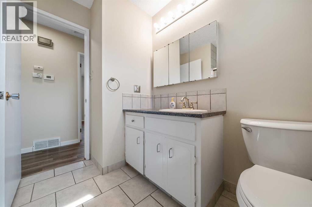 25 Seven Persons Crescent Sw, Medicine Hat, Alberta  T1B 2A6 - Photo 18 - A2295812