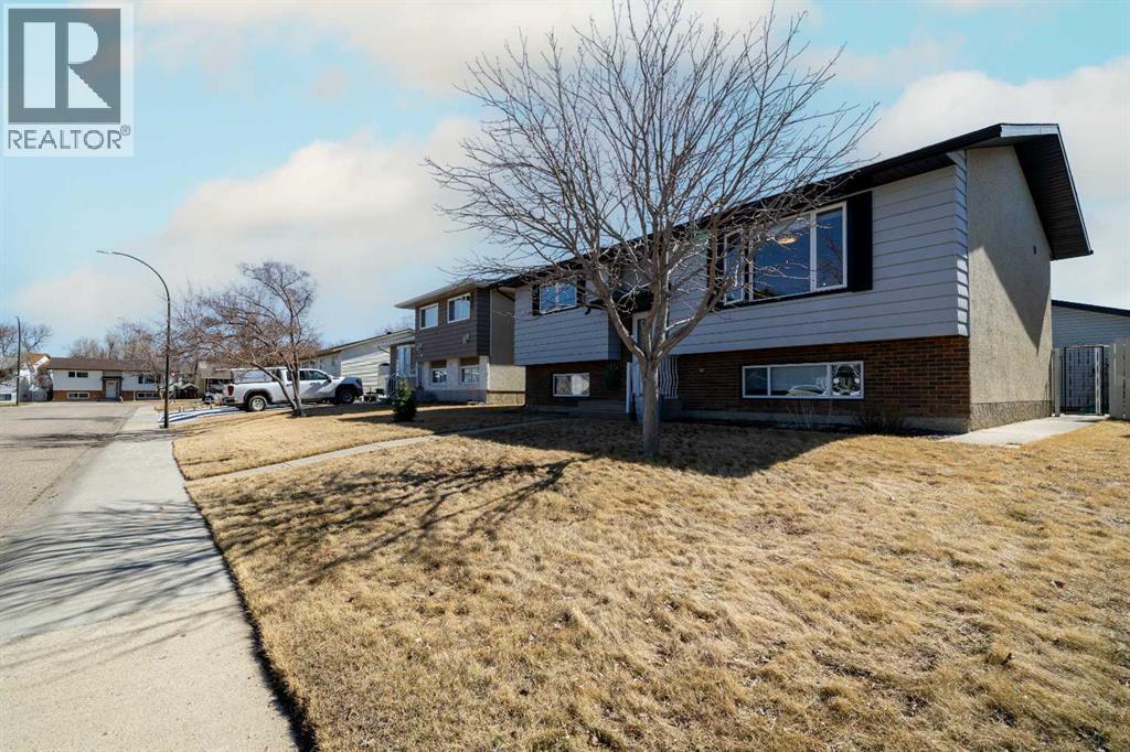 25 Seven Persons Crescent Sw, Medicine Hat, Alberta  T1B 2A6 - Photo 3 - A2295812