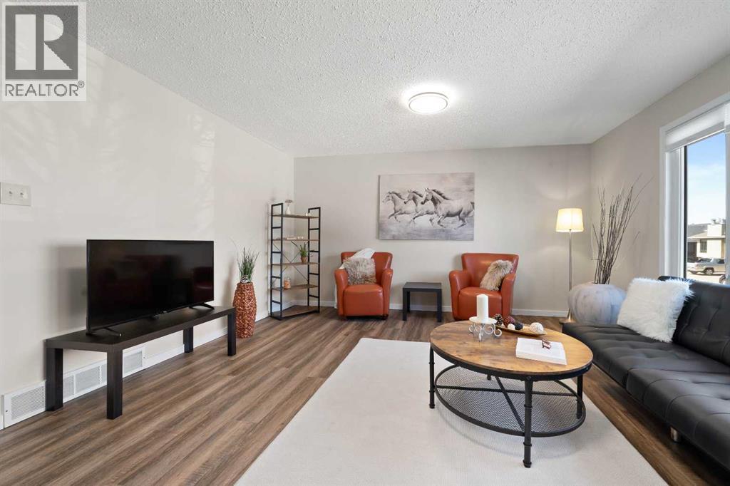 25 Seven Persons Crescent Sw, Medicine Hat, Alberta  T1B 2A6 - Photo 7 - A2295812